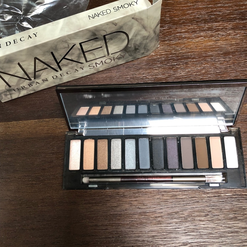 Urban Decay Smokey eyeshadow palette
